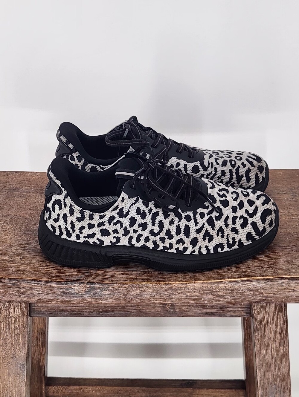Orthofeet Women's Snow Leopard Orthopedic Knit Kita Hands-Free Sneakers SZ 8
